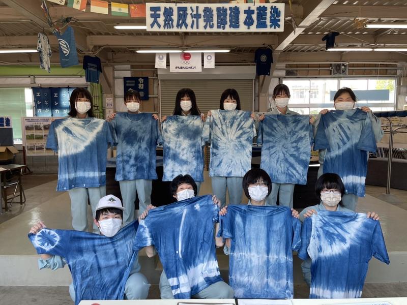 2年生　藍染Tシャツ